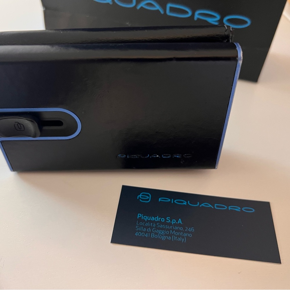 Piquadro Pop-up card wallet - Rare in US in Orig Packaging - Bought in Spain